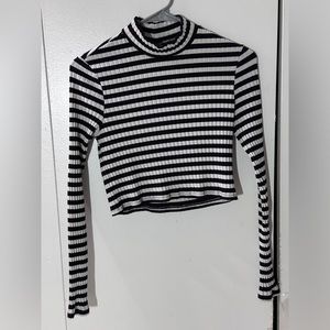 Classic Black and White Stripes Cropped Top🖤🤍